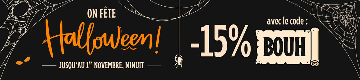 Bannière promotionnelle halloween noire et orange avec des motifs de toiles d’araignée, mettant en avant un code de réduction de 15 % « bouh » pour la vente.