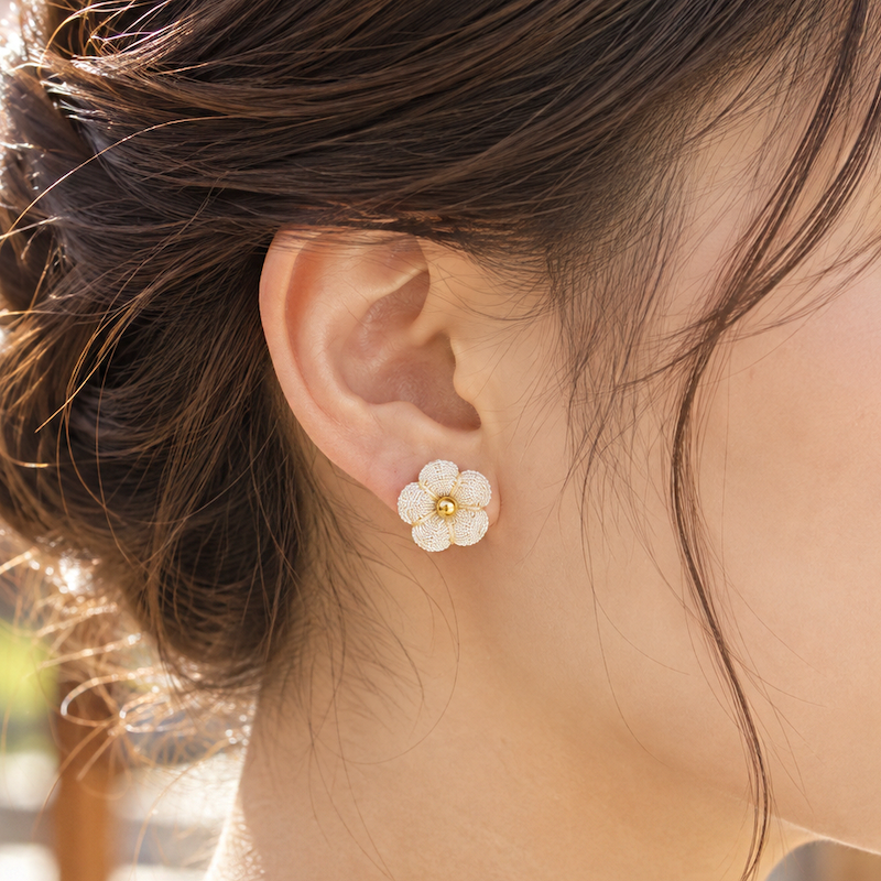 Boucles d’Oreilles Japonaises Fleur Blanche