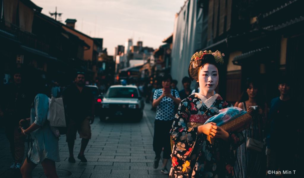 geisha dans la rue